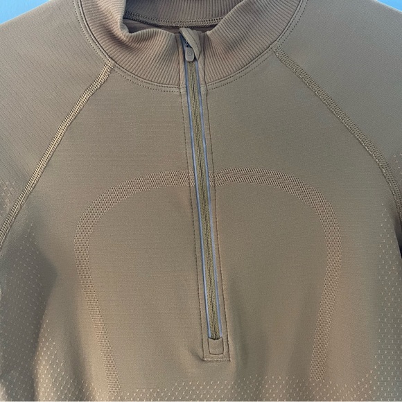 SOLD Lululemon swiftly 1/2 zip 2.0 cool long sleeve thumbholes size 4 - Picture 9 of 10